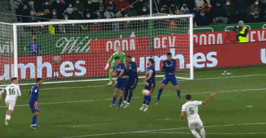 职业足球联赛正能量攀升 成三大电商全新比武台