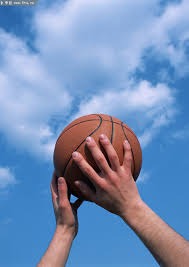 传奇门将正式退役，全场球迷起立致敬